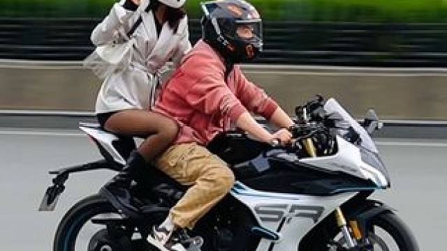 西安打工人上下班通勤日常篇#西安机车街拍 #南门追焦 #西安街拍小林