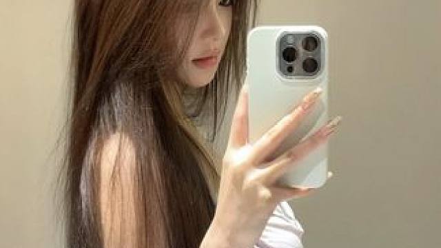 不刻意 美女氛围 轻松拿捏#撩发也撩你 #氛围感美女 #女生发型改造 #显白颜色