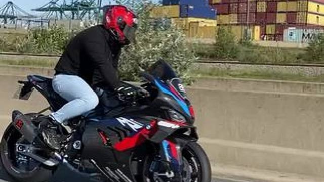 #宝马m1000rr 是你得菜吗