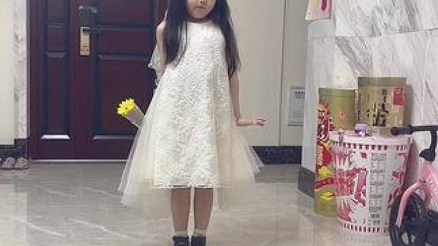 #我家的小公主闪亮登场啦 #公主裙公主梦 #把女儿打扮成精致小公主 #做个美美的小仙女 #生女儿就是