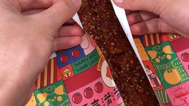 一包两大片，一片就能塞满一嘴，又香又辣，吃起来真的是超满足超过瘾啊！