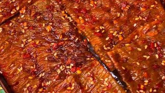 口感不一般的辣条！好吃不腻，吃起来像吃肉一样，还有种淡淡的豆香味！#零食推荐 #无辣不欢 #开袋即食