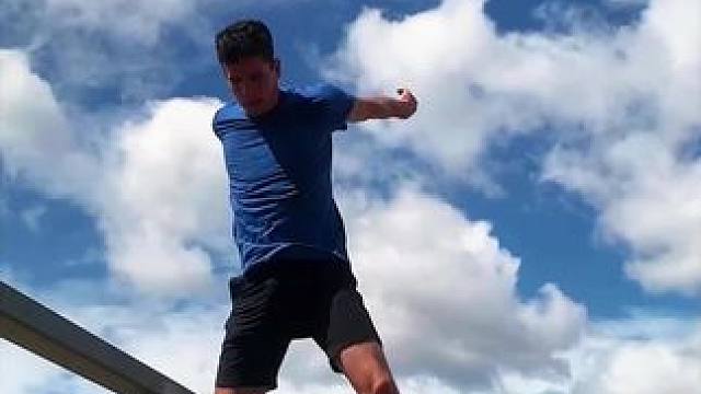 模仿游戏人物进行挑战#神操作 #外国人真会玩 #游戏 #离谱 #神操作