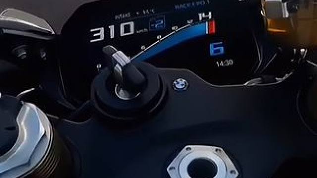 两位宝马哥的八字对决。#机车老炮 #这谁顶得住啊 #每个男人都有一个机车梦