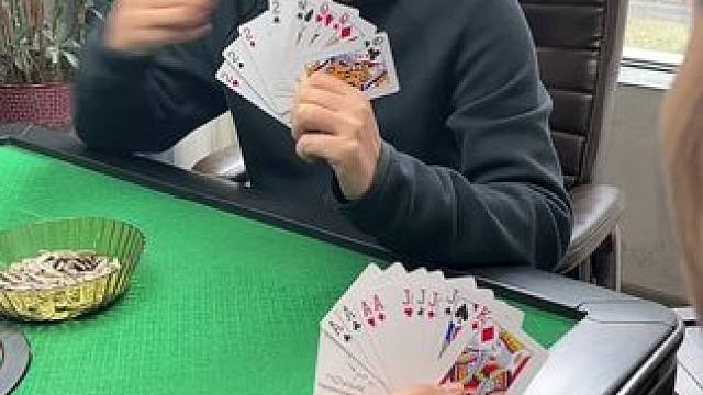 来嘛，民间的高手些！#是时候展现真正的牌技了 #娱乐