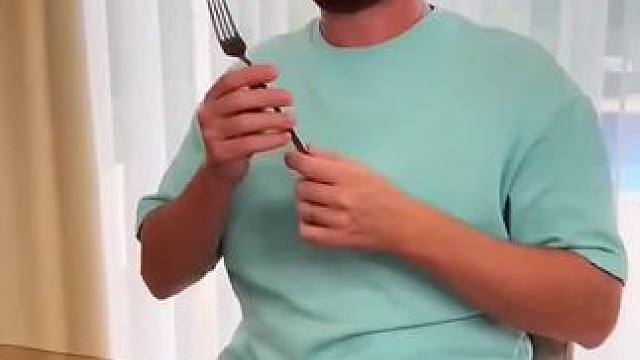 夫妻二人吃饭耍心机，最后让人简直太意外了！ #看一遍笑一遍 #万万没想到 #意想不到的结局 #这操作