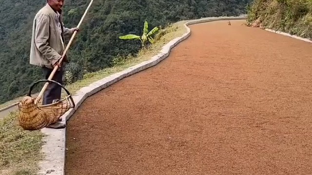 第一眼我还以为是梯田的土地