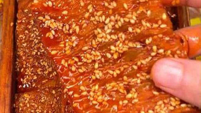 能吃辣的一定不要错过这个波浪豆筋！真的是越吃越辣，越嚼越香，太上头了!#辣条 #零食推荐 #妈呀太香