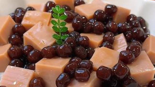 天气热了，做一碗珍珠奶茶冻，q弹嫩滑，入口即化，比奶茶还好吃#一学就会的小甜品 #甜品