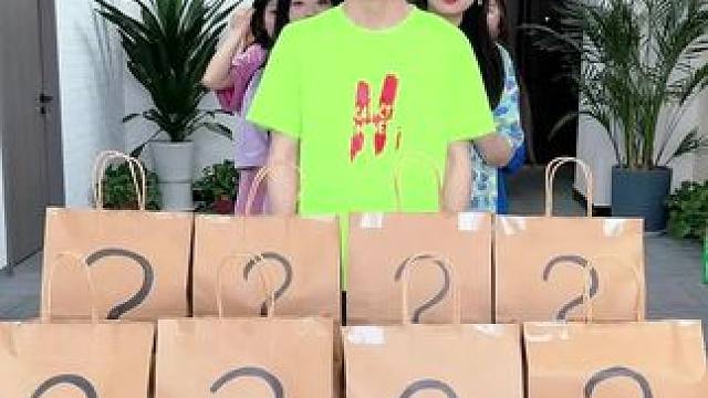 盲盒挑战，哈哈第五个也太惨了#办公室游戏 #这个太好玩了 #趣味游戏