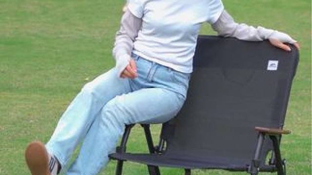 宽敞的座椅，结实耐用，而且透气的网纱，特别适合初夏使用 #折叠椅 #户外折叠椅子 #露营折叠椅 #户