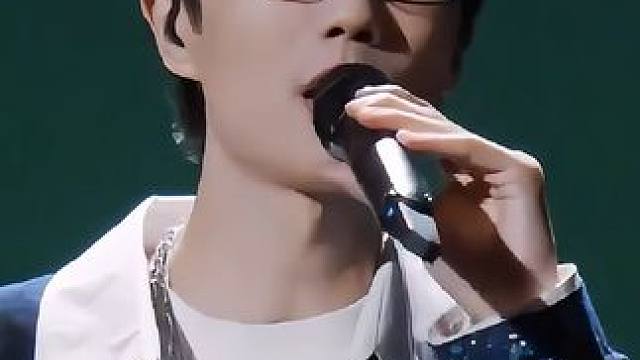 原来被称为“过气歌手”的，才是华语乐坛永远的神！一开口勾起一代人的青春回忆#经典老歌 #囚鸟 #许嵩