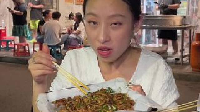 #五一来成都一定要吃的美食 #同城美食 #谁懂这一口的好吃程度 #成都美食 五一来成都！记得来吃烤鹅