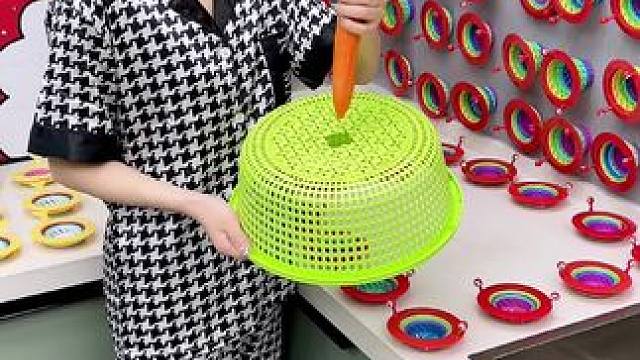 别告诉我你家到现在都还没有这个#小怪物彩虹过滤网，用了才知道是真的好#七彩小怪过滤网