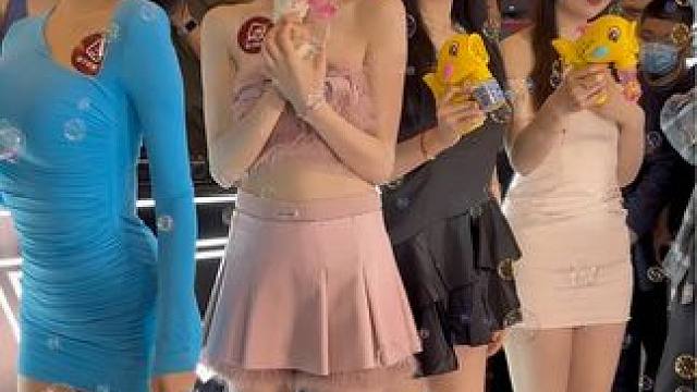 #美女模特 #大长腿 #车展现场 #又美又飒 #完美身材