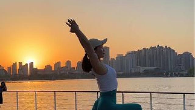 人静则安，事静则顺，心静则胜，前路慢慢，愿你南风拂满袖#户外瑜伽 #瑜伽 #流瑜伽