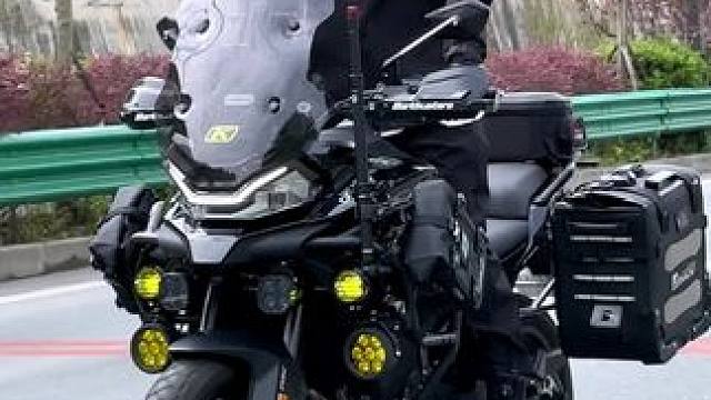 如果四轮代表着生活，我想两轮一定承载着你的梦想和自由！#800mt #黑武士