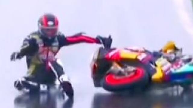 #motogp #滑胎过弯 #摩托车比赛 #大神控车 #专业动作请勿模仿