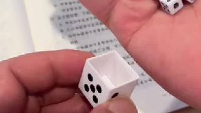 #魔术教学 #玩个很新的东西 #这玩具好炸裂 #整蛊玩具 #稀奇古怪的离谱小玩具