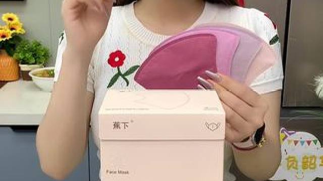 夏天还有谁不防晒啊?美女都是精致到细节的，焦下冰感防晒口罩冰冰凉凉很舒服#蕉下  #防晒口罩  #护