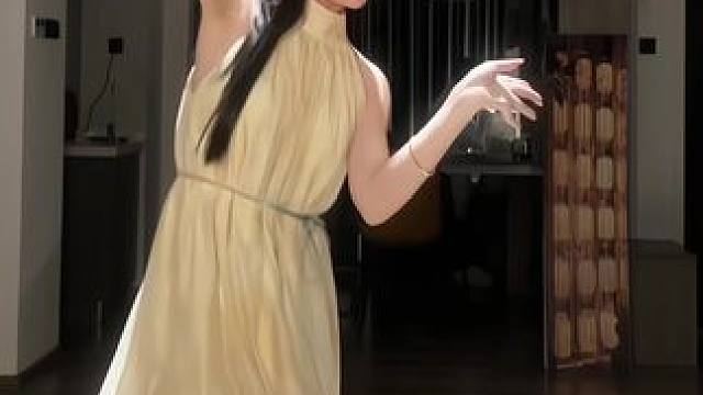 #舞蹈 “享受只属于自己在家的发光时刻～”#花与马 #夜晚 #国风 #舞蹈