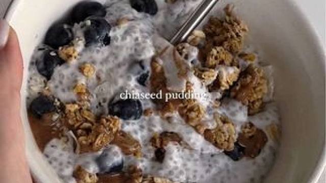 减脂饱腹早晨｜烘焙燕麦奇亚籽厚椰乳碗#低卡低脂餐 #吃瘦不饿瘦 #饱腹感超强的早餐 #合理饮食营养均