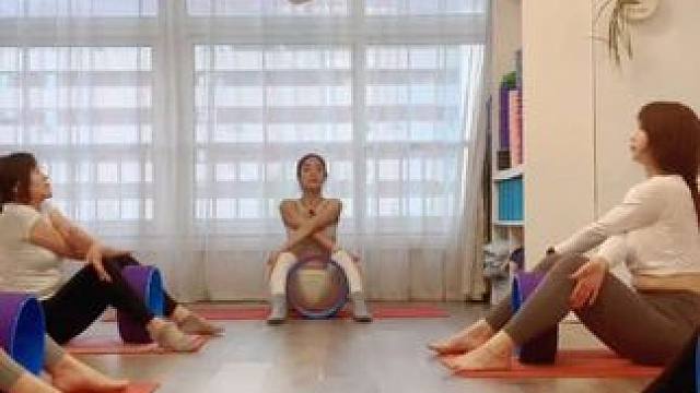 60 分钟肩颈轮瑜伽，让你5分钟看完，喜欢记得点赞收藏哦，喜欢口令讲解版的亲们，下方评论区留言告诉我