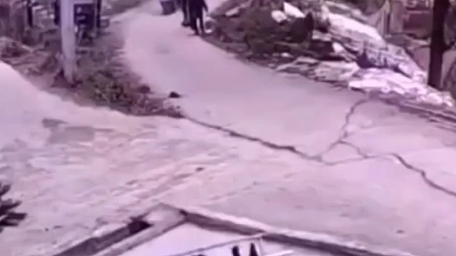 看这样是人为的电动车失控了