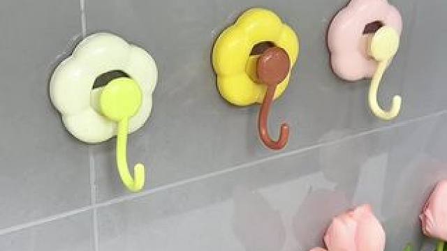 还好9.9一个的时候不舍得买，现在都卷成9.9两个了。换位置也不伤墙面#免打孔挂钩 #挂钩#吸盘挂钩