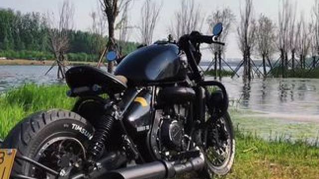 HELLO MOTO 你好长江700 bobber 
天气好好，河边走一圈。 
#复古机车 #长江4