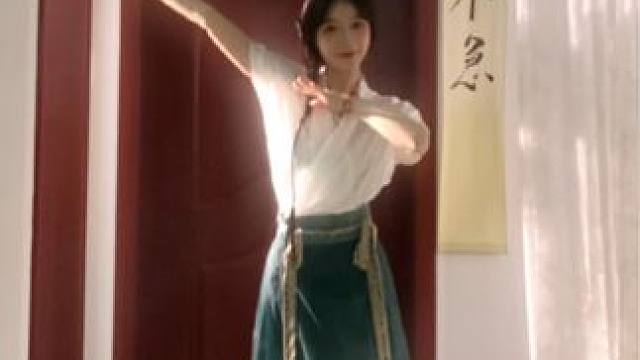 樱花草我的童年！ 小时候为了这首歌愿意为有mp3的同学做牛做马#古典舞 #樱花草 #古风