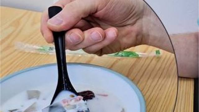 带俄罗斯人吃特色小吃椰奶清是什么感觉！#美食 #外国人 #霞浦 #美食探店 #霞浦美食