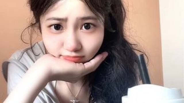 五一抢不到票我真的有点烦恼#八音盒超甜氛围手势舞 #女大学生 #一张初恋脸 #纯欲风天花板 #清纯学