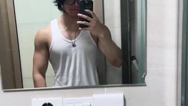 月总不能压垮满级战士，生活也不能！#薄肌男孩 #自律