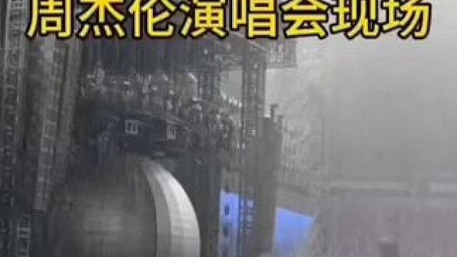 后排的同志太搞笑了 遭老罪了，下大雨了