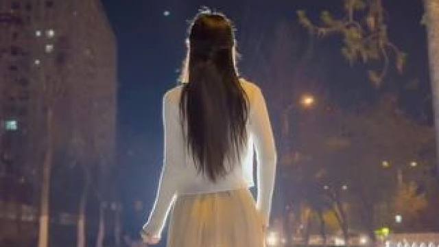 一路走来的风尘是拍不掉的，你得像贝壳一样，把砂粒变成珍珠。#古典舞 #国风