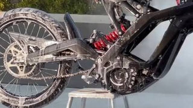 人靠衣装 车靠改装 人靠衣装 车靠改装#虬龙轻蜂 #每个男人都有一个机车梦 #男人的玩具 #爱机车爱