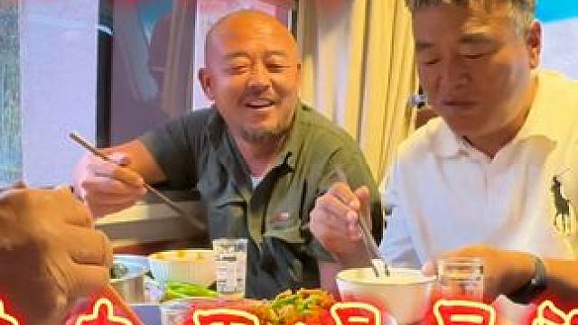 沙和尚正是进入318，如美镇跟于老大会和，下雨天在房车里喝早酒#团聚时刻 #房车旅游 #兄弟干杯 