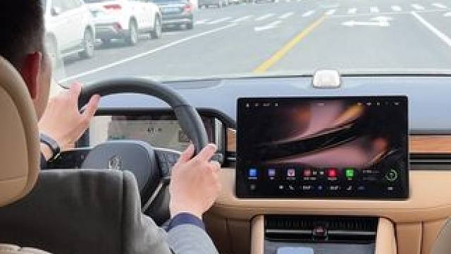 # 放弃了同等价位的奔驰与宝马,果断选择了这款问界M7，21个W拿下。#问界m7 #人生第一辆车 #