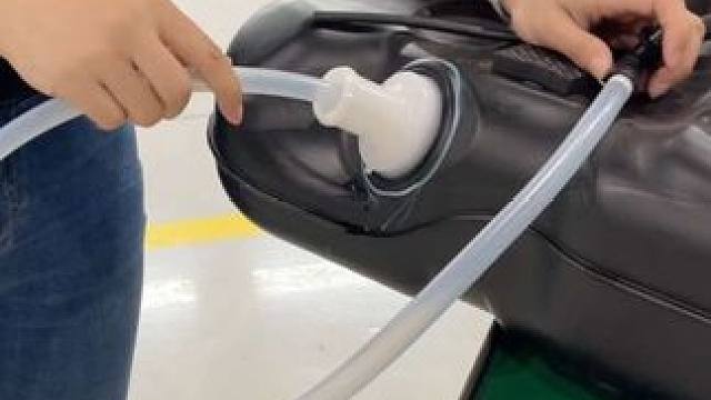 这个单向阀以前没见过 没用的知识又涨了一点点 汽车抽油 谨慎操作 那你学会了嘛#汽车知识分享 #用车