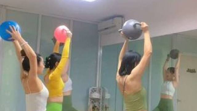 60分钟《小班课-腰臀塑型》让你5分钟看完，喜欢记得点赞收藏哦，喜欢口令讲解版的亲们，下方评论区留言