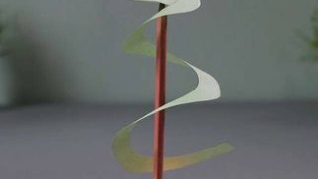 与其让孩子沉迷虚拟的手机游戏，不如陪他玩这些反应真实自然现象的科学小实验，从小种下科学的种子#科学小