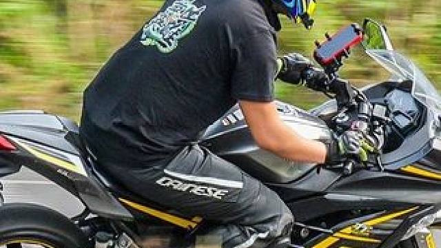 视频前四段追焦打卡失误片段 为留住自己骑行美丽瞬间 请安全行车打卡拍照 ##追焦机车 #追焦#安全骑