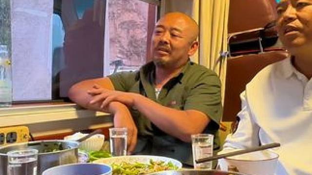 沙和尚一伙人可以说是川藏线喝酒大神，不服的可以来挑战，下集#兄弟干杯 #房车旅游 #房车自驾游 