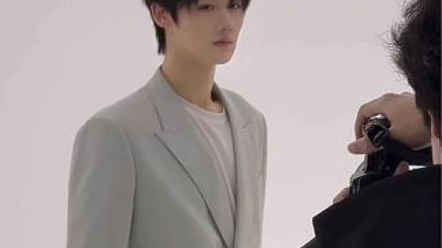 吃了三天泡面 幸福呵#可狼可奶 #高级感 #侧颜 #反差 #拍摄花絮