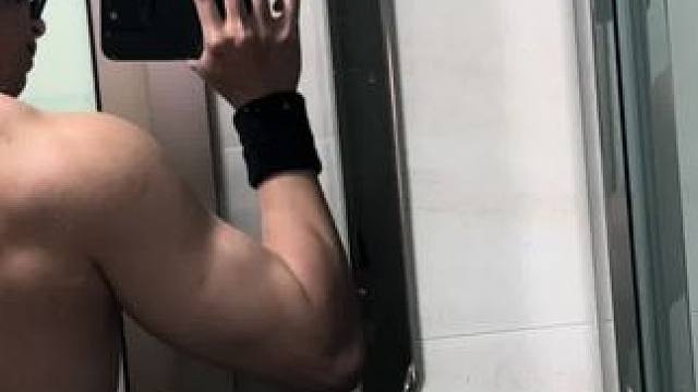 人行道不是很宽敞吗？#迪奥#JOJO#健身