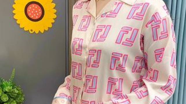 还好9.9一个的时候不舍得买，现在都卷成9.9两个了。换位置也不伤墙面#免打孔挂钩#挂钩#吸盘挂钩