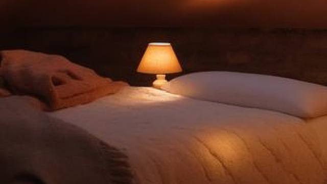 有一场猛烈的暴风雪到来，住进这个舒适的阁楼小屋里吧！ #白噪音 #助眠视频 #解压助眠