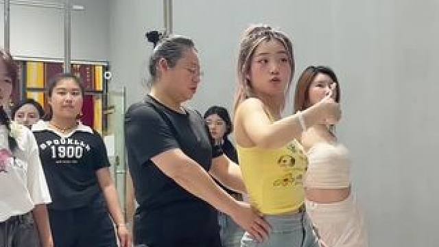 一学就会8字胯，大家学会了嘛 #舞蹈 #舞蹈改变人生 #成人零基础舞蹈培训