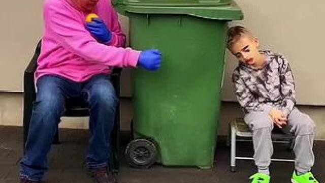 痴呆老头和小男孩的故事，结局让人太惊喜了！ #意想不到的结局 #万万没想到 #老外真会玩 #逗你一笑